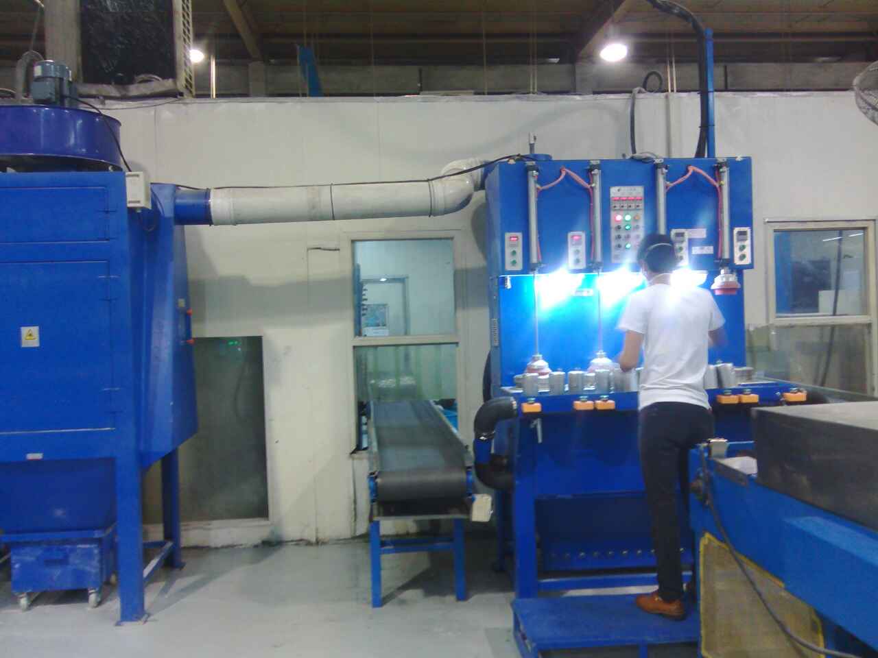 熱水壺、口杯內(nèi)壁噴砂機